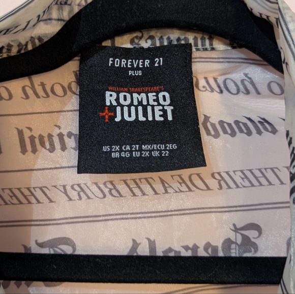 Romeo and Juliet script shirt - Picture 2 of 3